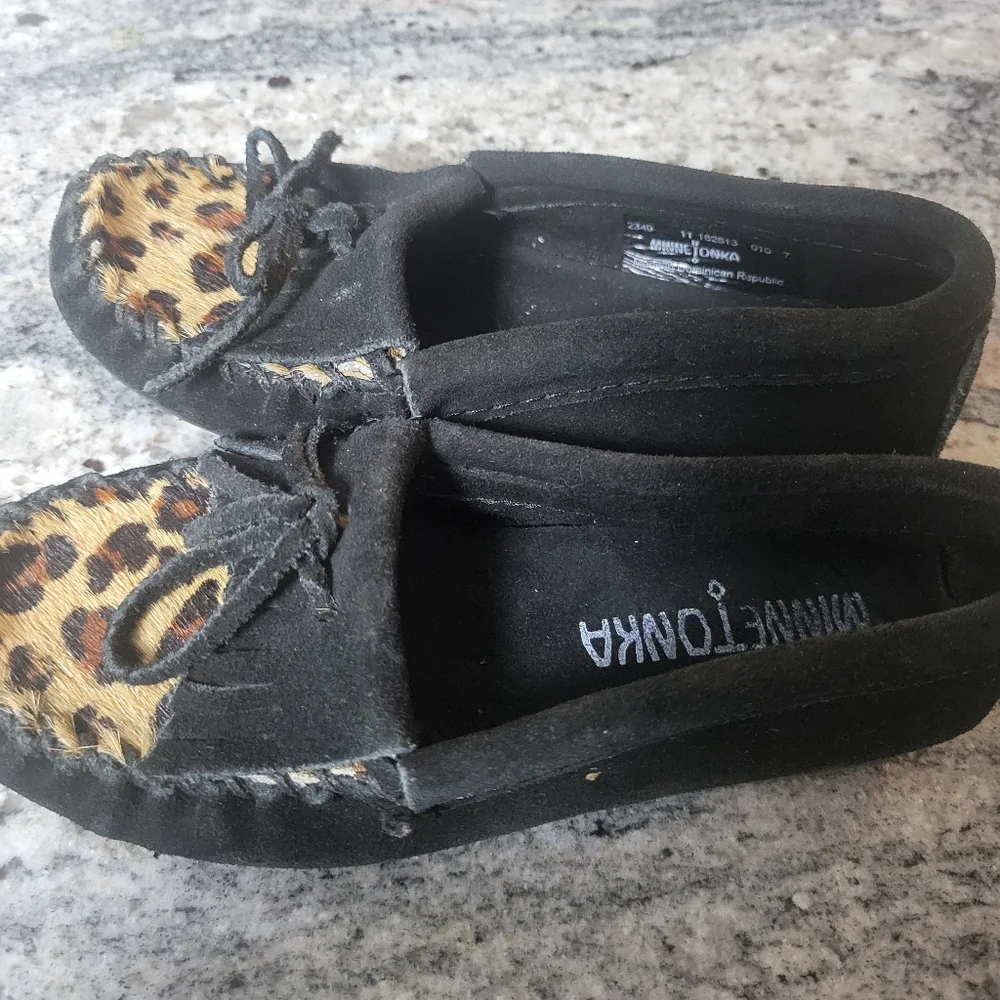Little Girls Minnetonka‎ moccasins Size 11